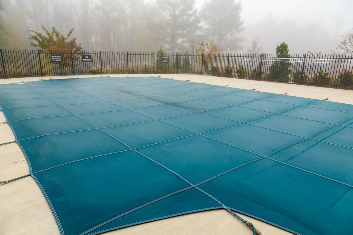 Protégez votre piscine avec une bâche d'hivernage efficace