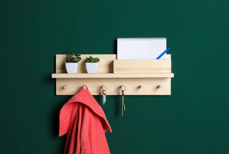 De la chambre au salon : adapter son étagère murale à chaque pièce